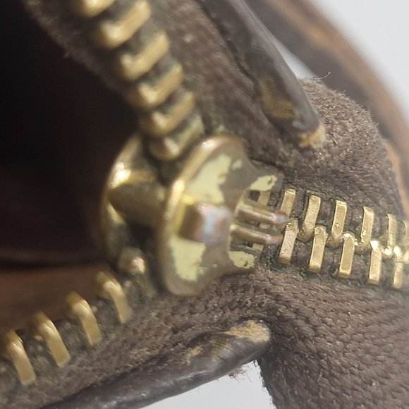 LOUIS VUITTON VINTAGE POCHETTE ACCESSOIRES - Picture 13 of 16